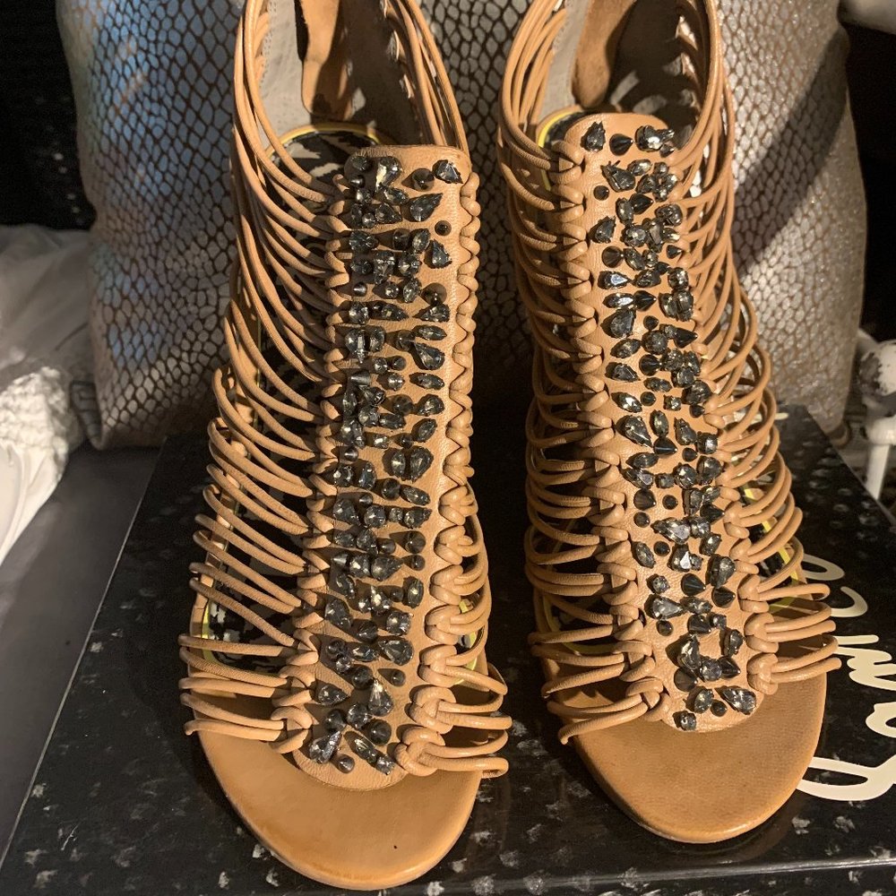 SEXY SAM EDELMAN STRAPPY HEEL - SIZE 10